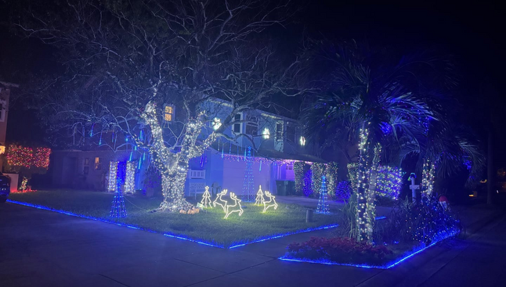 The Ultimate Christmas Lights Checklist & Expert How-To Guide