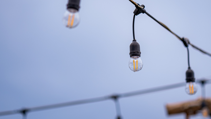 Can You leave outdoor lights outside in the rain?